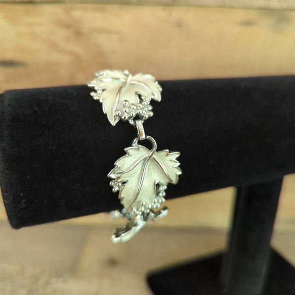 Vintage Sarah Coventry 1960s "Whispering Leaves" Bracelet - Picture 3 of 9